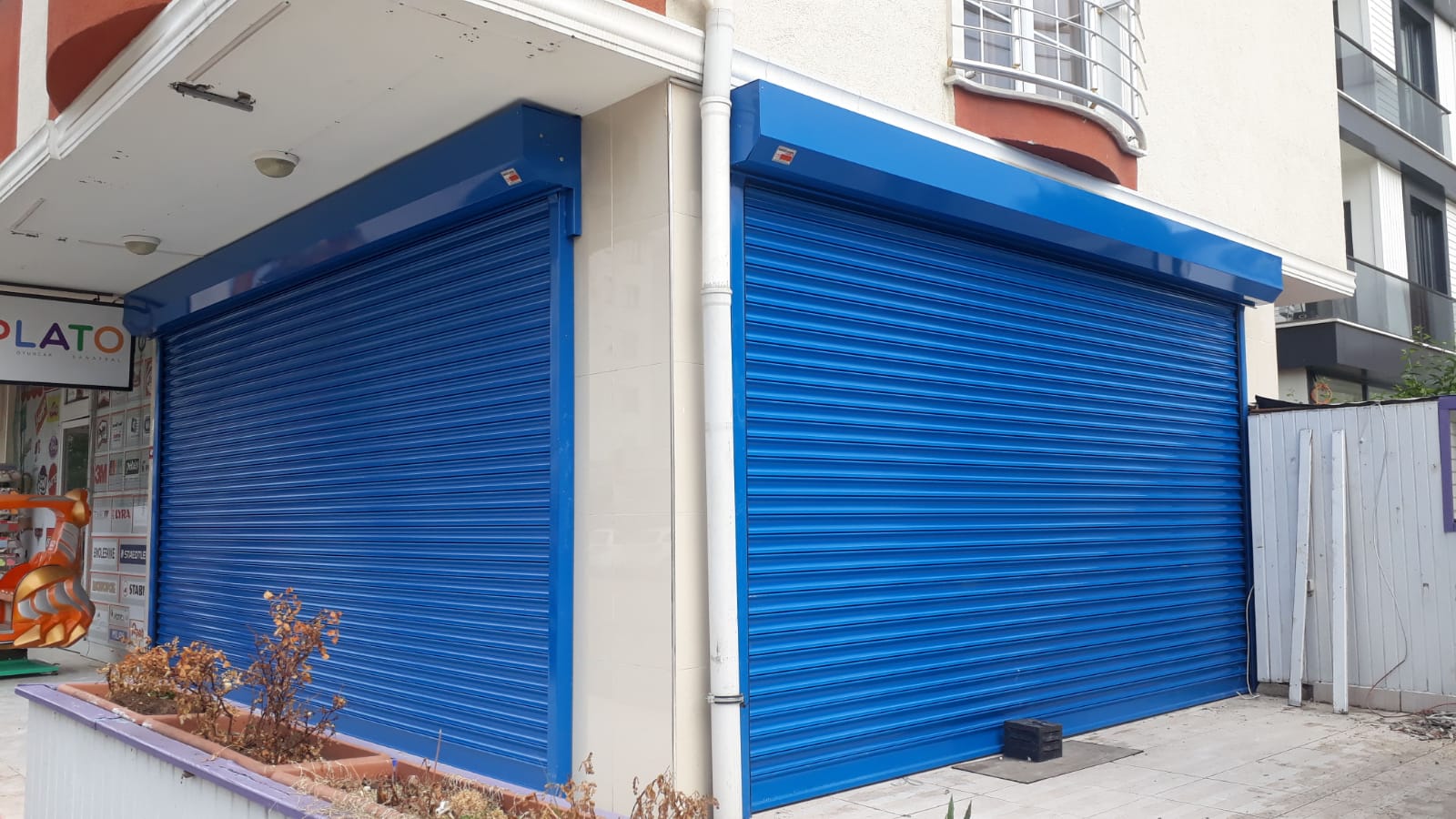 Ümraniye’de ofis için kullanılan otomatik kepenk uygulaması